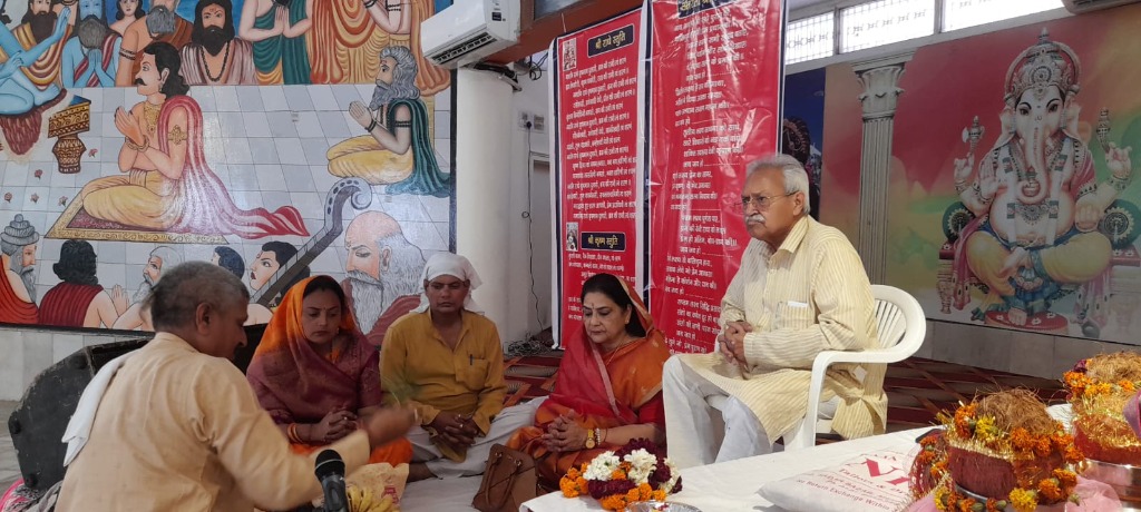 BJP VP Dr. Laxmikant Bajpai performing Poojan